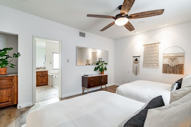 Building Photo - 109 W Montecito Wy