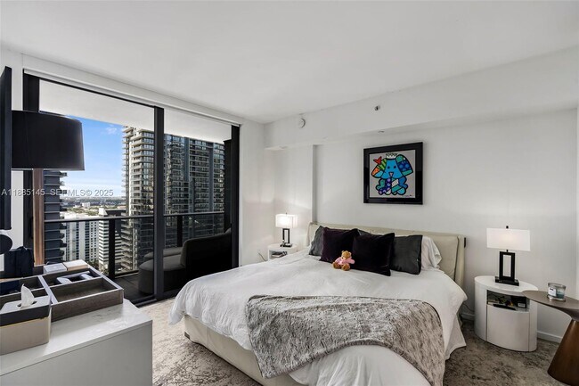 Building Photo - 801 S Miami Ave