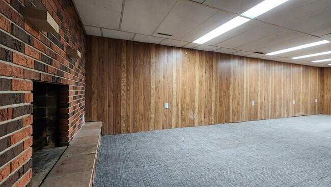Building Photo - 729 14th St N