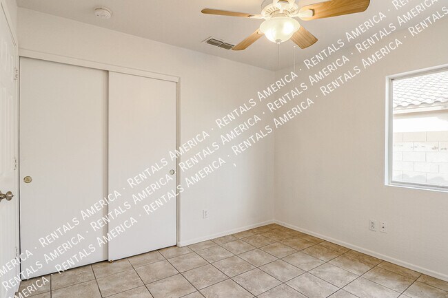 Building Photo - 12043 W Windrose Dr