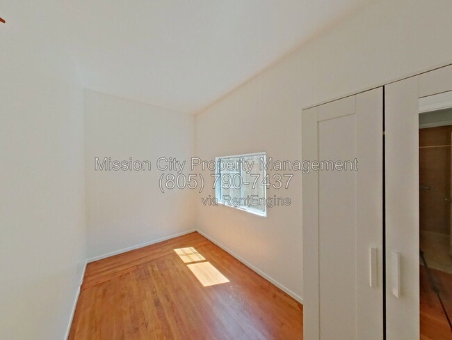 Building Photo - 418 E Sola St