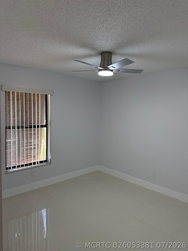 Building Photo - 1041 NW 124th Ave