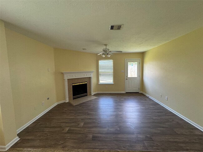 Building Photo - 20711 Sycamore Wood Dr