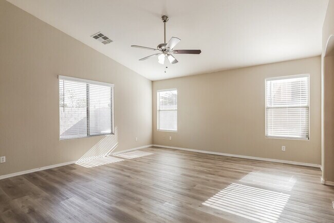 Building Photo - 32647 N Cherry Creek Rd