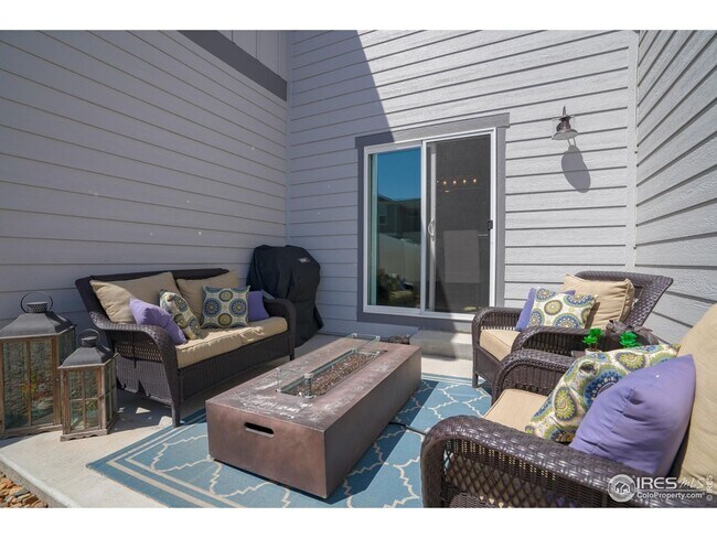 Building Photo - 294 E Chestnut St