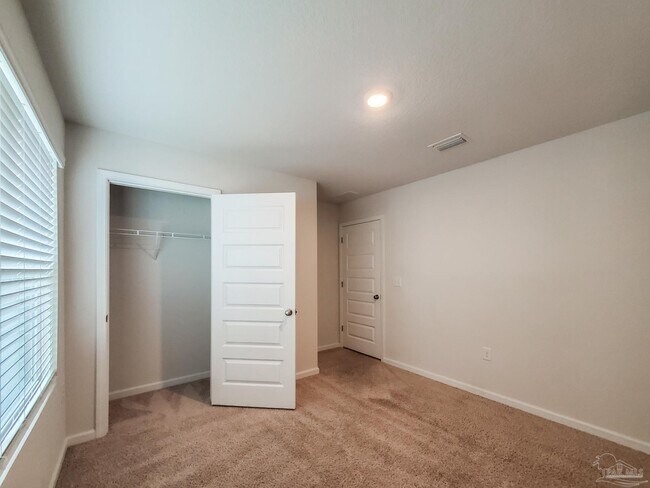 Building Photo - 7332 Lakeside Oak Ct