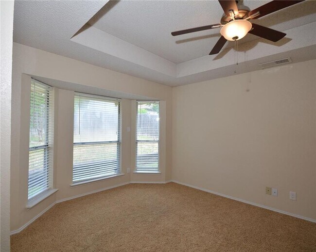 Building Photo - Charming 3 Bed 2 Bath Home in West Fort Worth