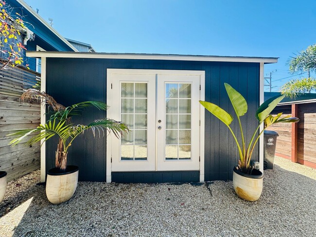 Building Photo - Beautiful Remodeled 2bd Home w/Laundry, Pr...