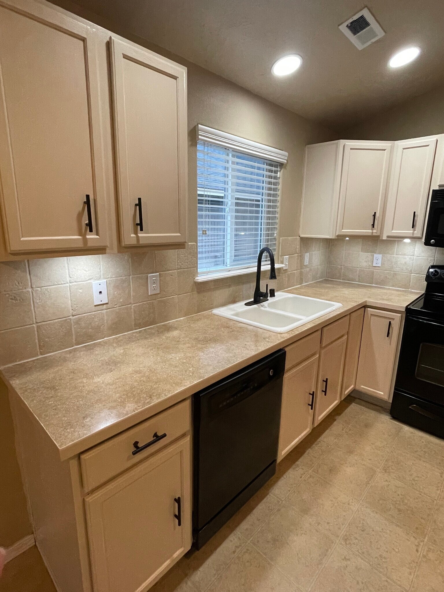 Building Photo - 314 SW Homestead Ave