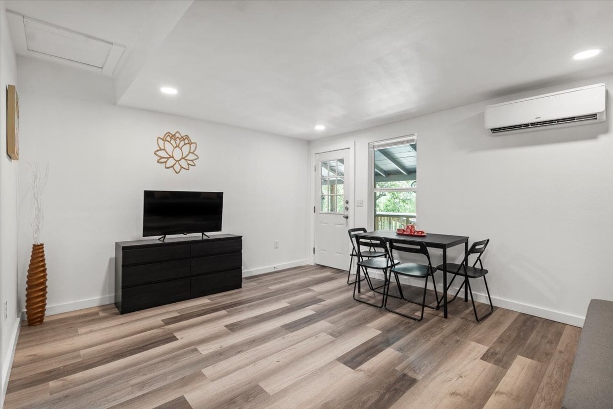 Building Photo - 719 Smith Ave