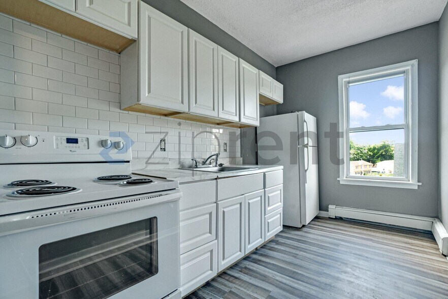 Building Photo - Unit 3L