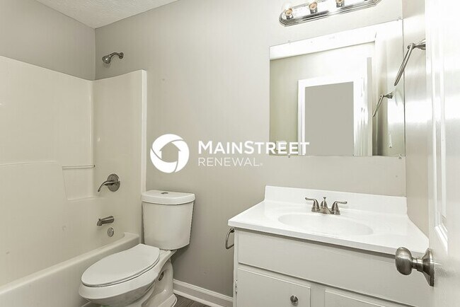 Building Photo - 3 Bedroom Pet-Friendly Home in Jonesboro, GA with Main Street Renewal
