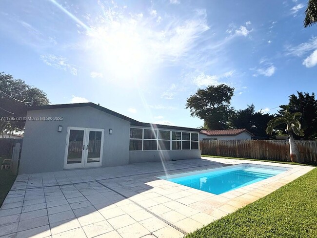 Primary Photo - 401 S Highland Dr