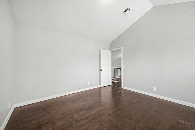 Building Photo - 1006 S Tiago Dr