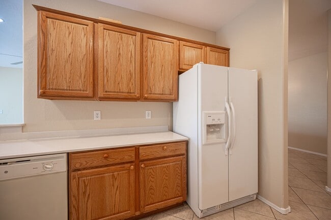 Building Photo - Beautiful single story home (55+). 3 Bed 2...