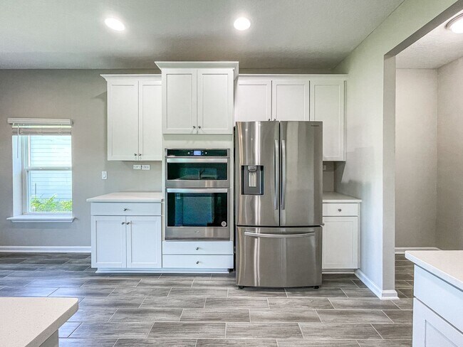 Building Photo - Silverleaf 4/3 w water view!!