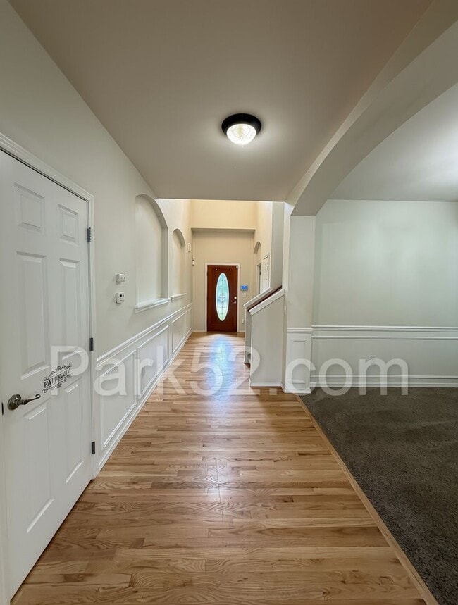 Building Photo - Puyallup 4 Bedroom 2.5 Bath Single Family Home