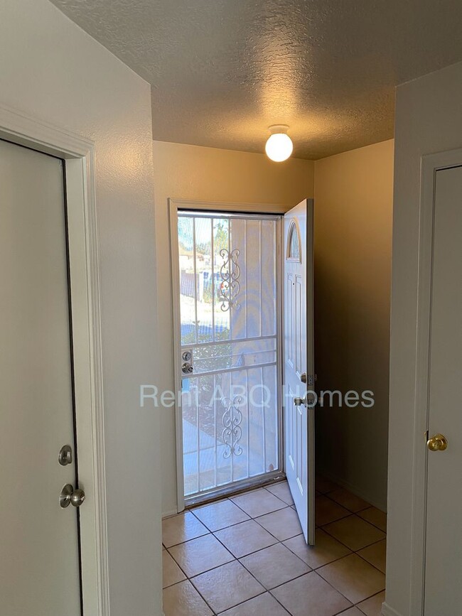 Building Photo - Charming 3 Bed, 2 Bath, 2 CG home in Famil...