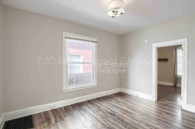 Building Photo - 460 S Lincoln St