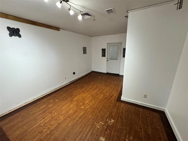 Building Photo - 5914 Wagon Bend