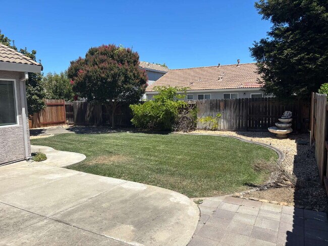 Building Photo - Charming 3 Bedroom Home in Desirable Elk Grove Neighborhood with 2-Car Garage