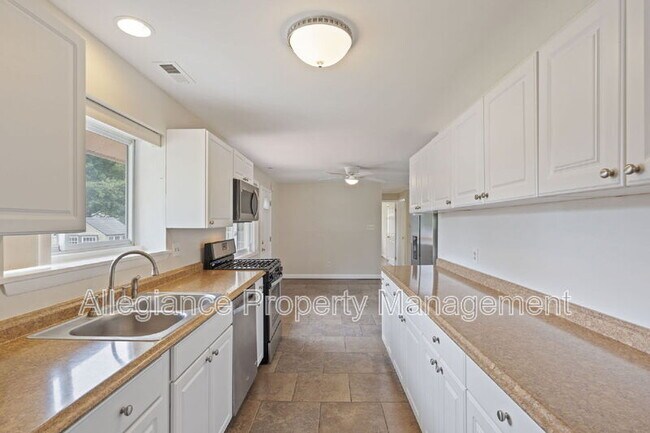 Building Photo - 2311 N Dinwiddie St