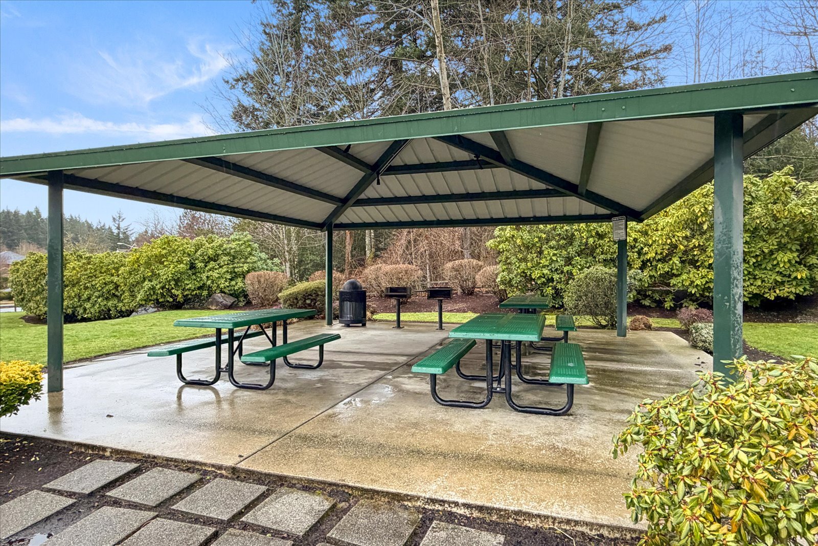 Building Photo - 5926 SE 2nd Ct