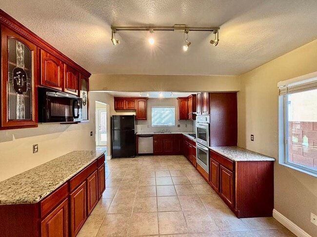 Building Photo - Two-story single-family house