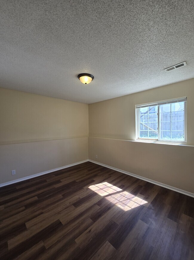 Building Photo - 4462 S Elizabeth Ave