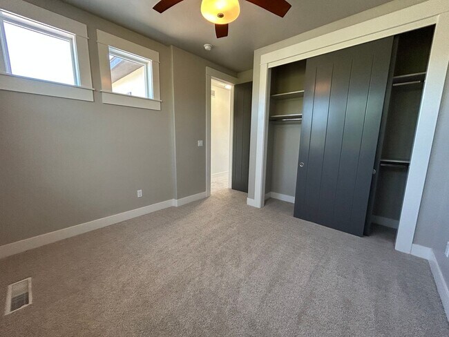 Building Photo - Luxury Living in StarView Estates - 4.98 A...
