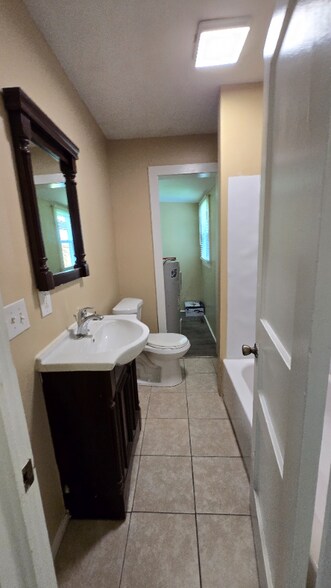 Building Photo - 1229 Greenfield Dr