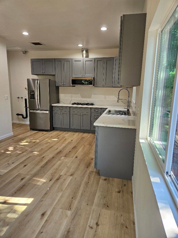 Building Photo - 1506 W Anahurst Pl