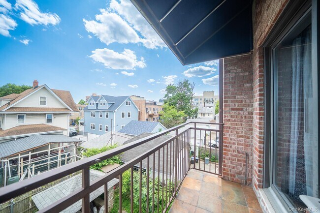Building Photo - 175-24-17589 89th Ave