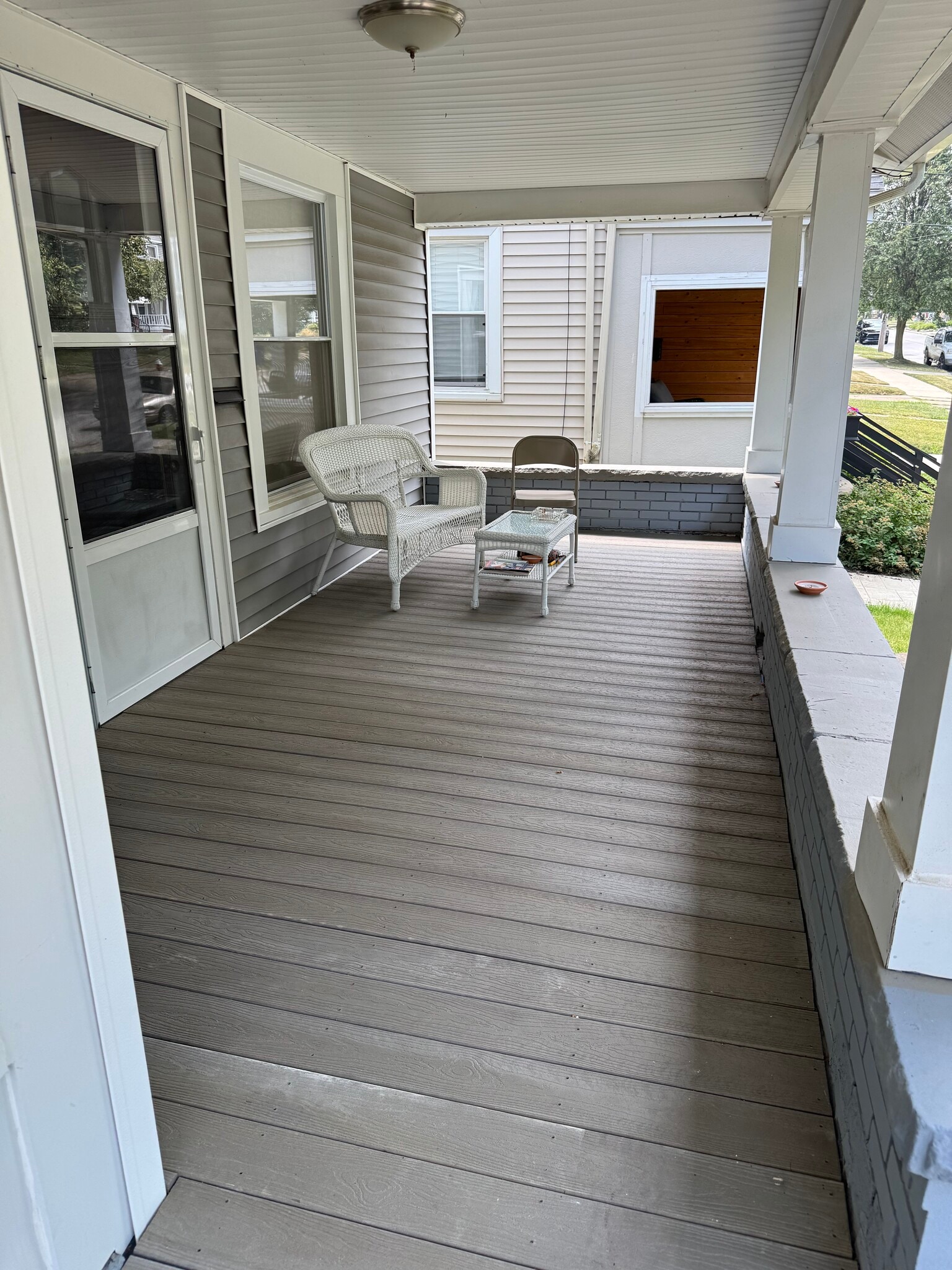 Porch Exclusive to Upstairs - 1447 Lakeland Ave