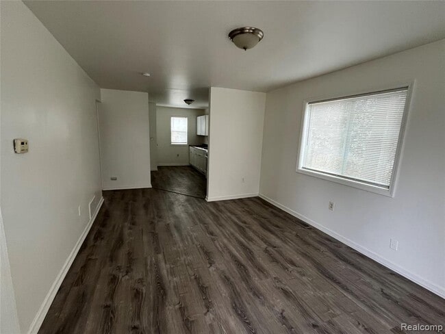 Building Photo - 438 Kenilworth Ave