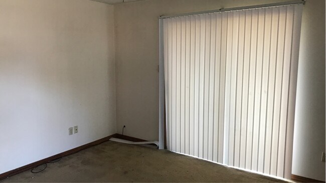 Building Photo - 1000 Sybil Dr