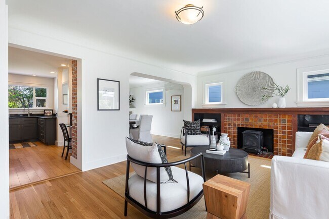 Building Photo - Remodeled Sunset Hill Home in Prime Ballar...
