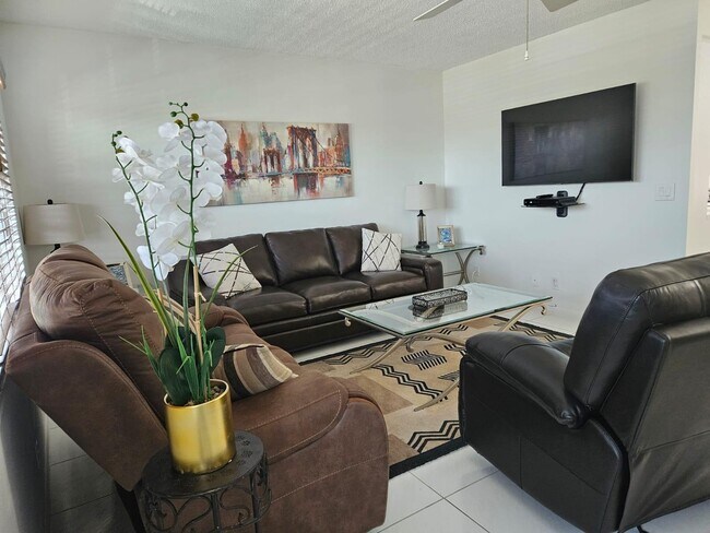 Building Photo - 4014 Cornwall Dr