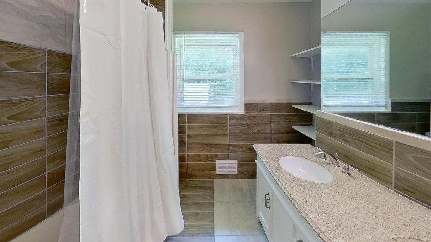 Building Photo - 2451 Glenrock Dr