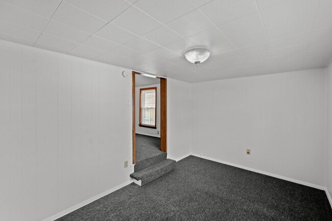 Building Photo - Stunning 2 bedroom home in Pitcairn availa...