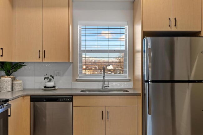 Building Photo - 7475 W Swain Ln