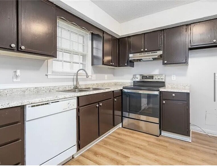 Building Photo - 514 Peele St