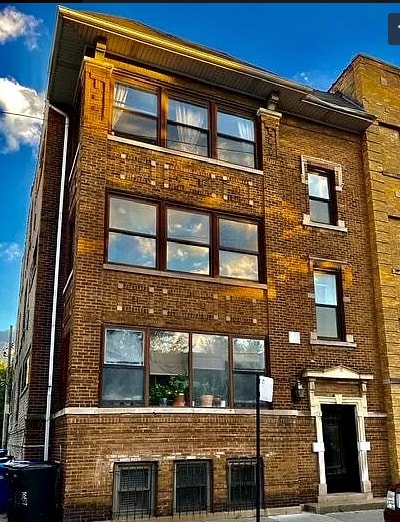 Building Photo - 1057 W Foster Ave