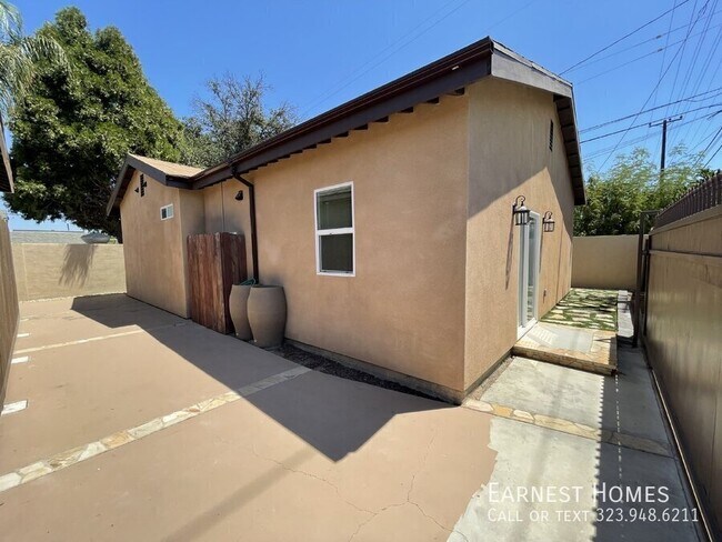Building Photo - 7252 Glade Ave