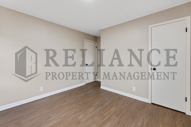 Building Photo - 3419 S Glenn Ave