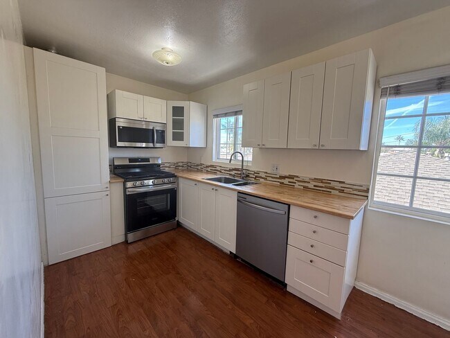 Building Photo - Kensington_Upper level Spacious 1Bed 1Bath reserved parking