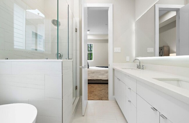 Building Photo - New Listing! Beautiful 3 Bed, 2.5 Bath Home