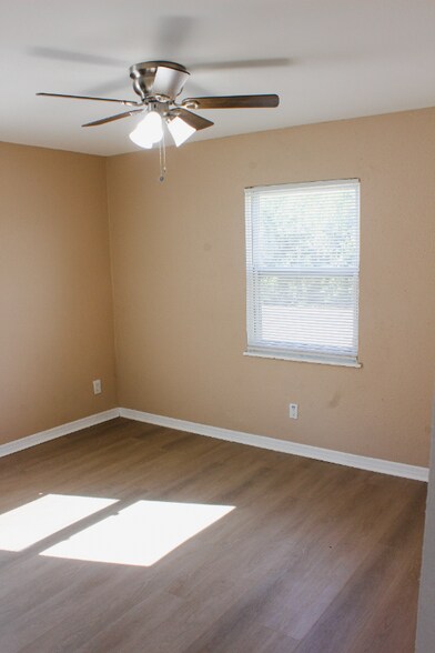 Building Photo - 720 East Harbor Dr S