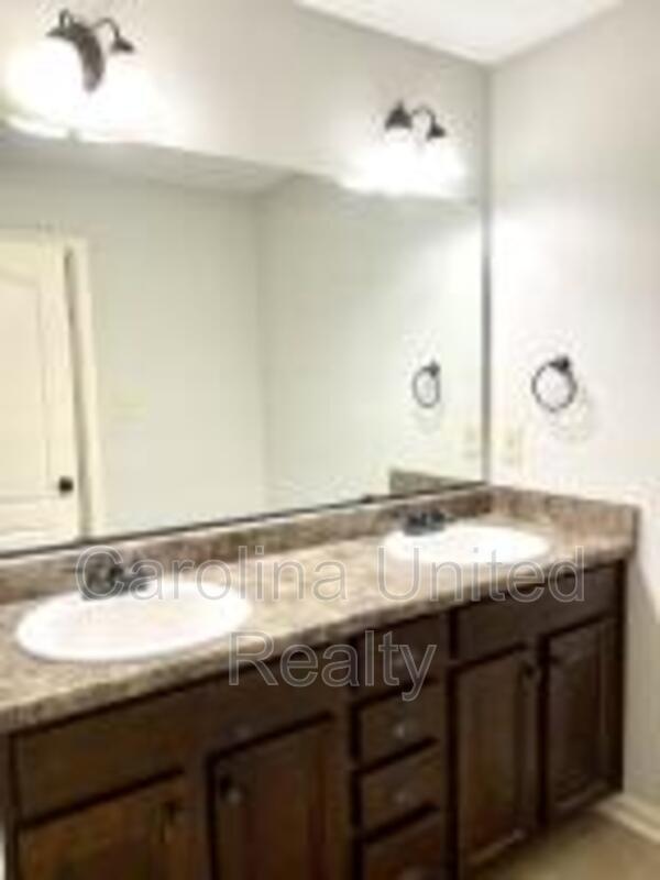 Building Photo - 220 Kickham Ln