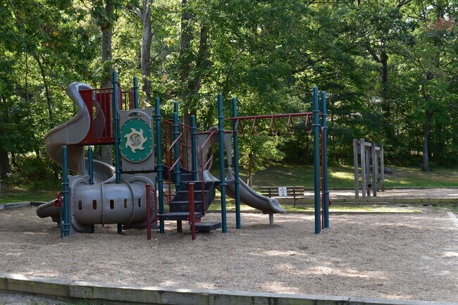 Building Photo - 106 Walnut St